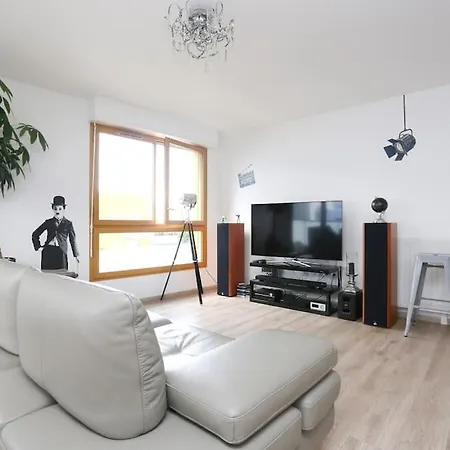 Paris-Stade De France 3 Rooms Parking Metro Apartment *